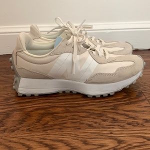 Retro New Balance 327 gently worn!